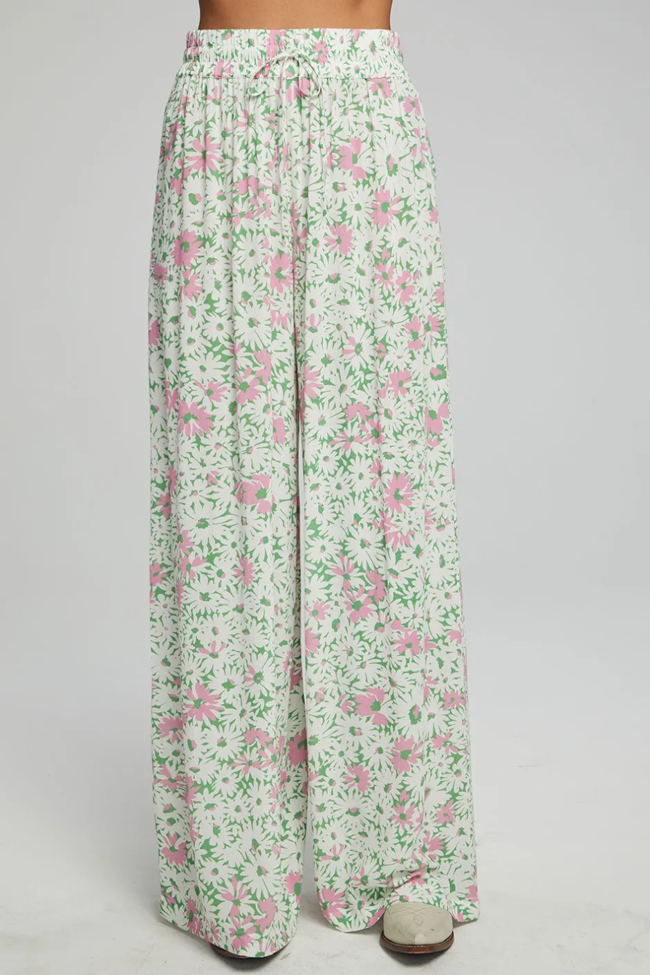 Women Chaser Brand Hudson Joggers - Grass Daisy Floral
