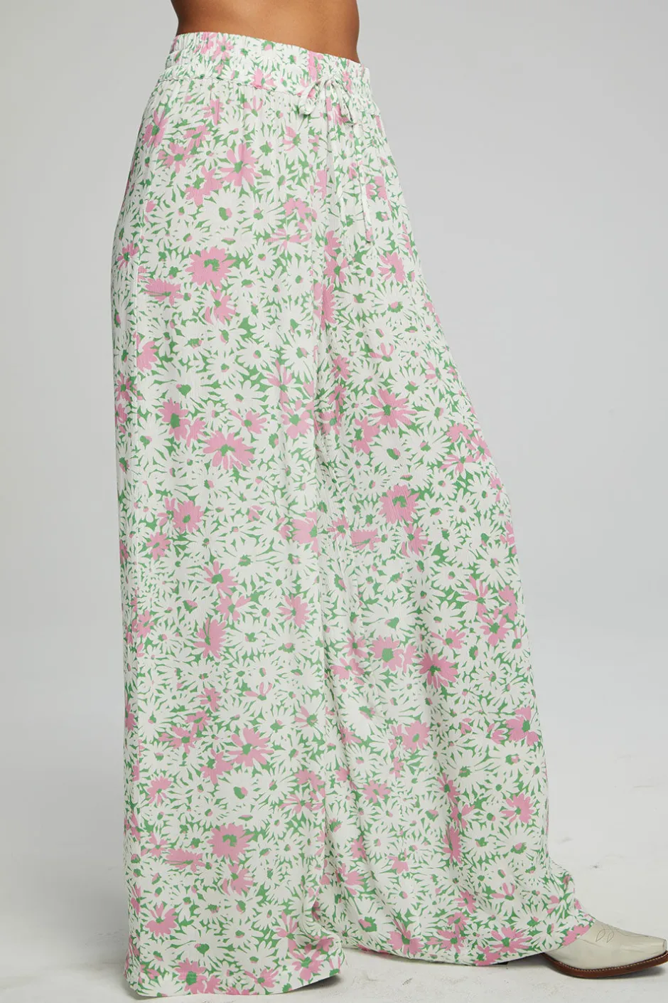 Women Chaser Brand Hudson Joggers - Grass Daisy Floral